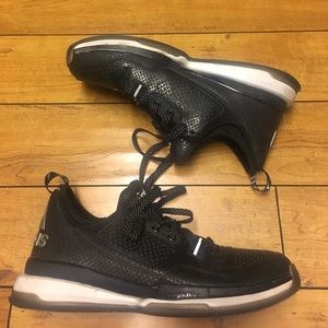 Men’s adidas dame 1 team shoe
